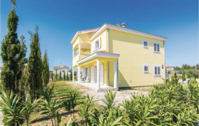 1 Bedroom Gorgeous Apartment In Pakostane